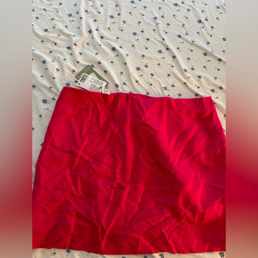 Bright pink H&M mini skirt! - Picture 4 of 4
